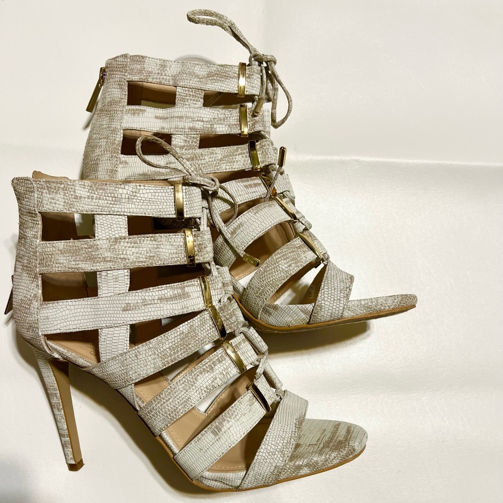 🤍 VINCE CAMUTO SANDALS 🤍